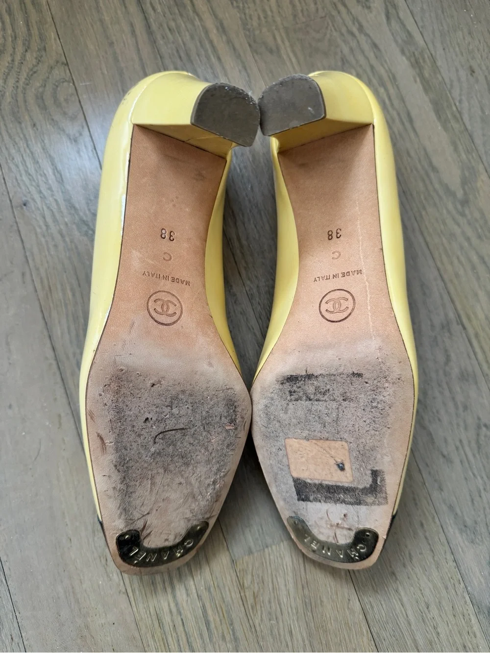 Vintage CHANEL Two Tone Cap Toe Patent Leather Pumps EU 38